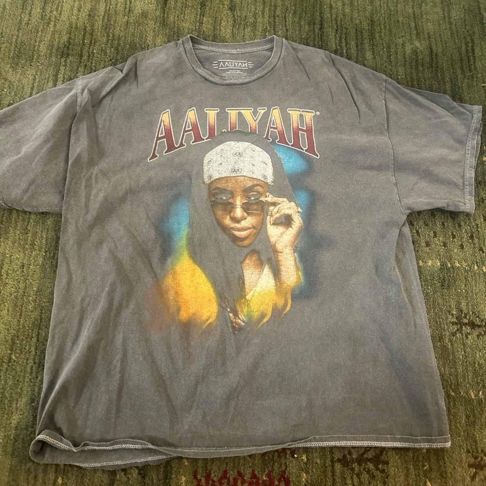 Aaliyah Vintage Shirt Men’s XL